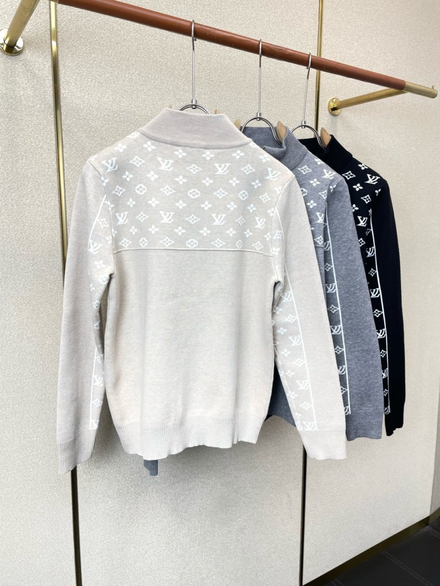 louis vuitton pull à col montant zippé et motifs monogramme - vue 4