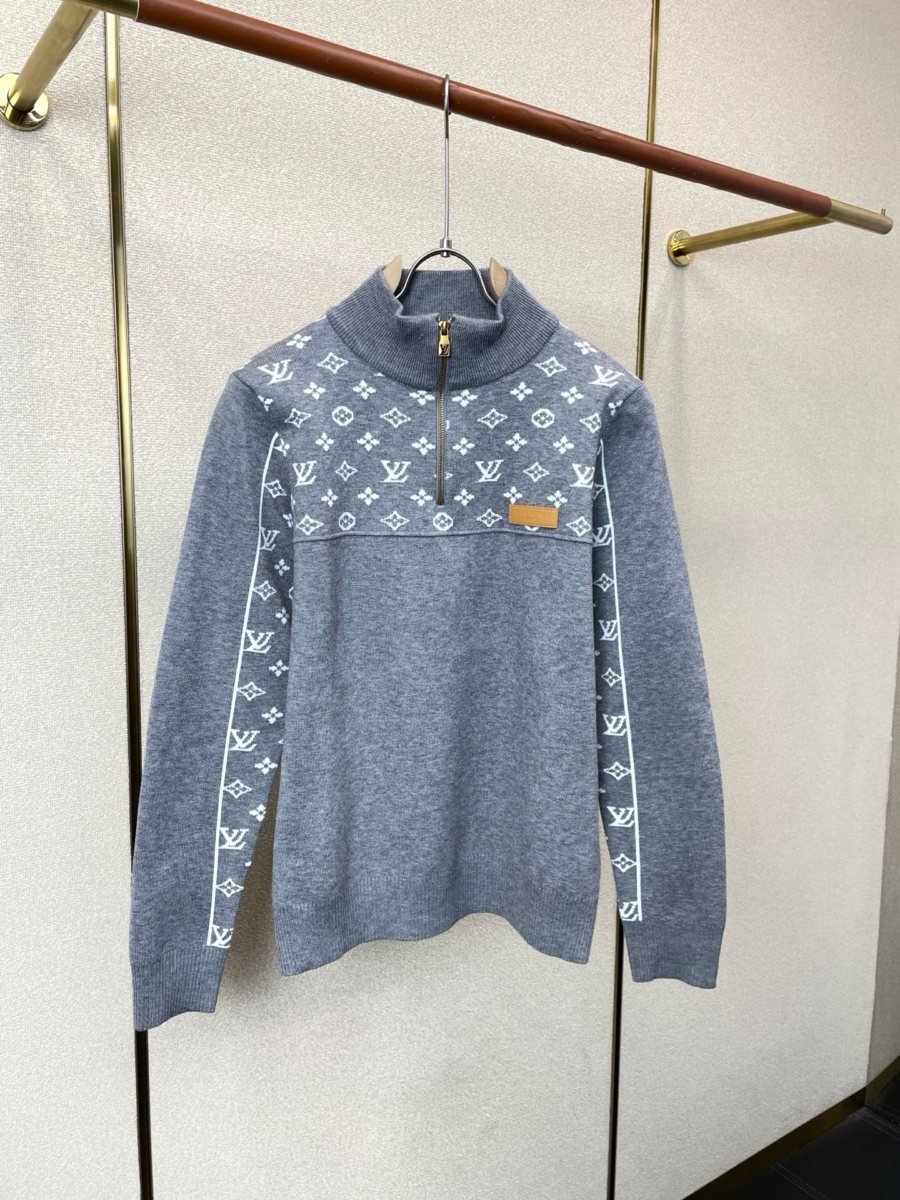 louis vuitton pull à col montant zippé et motifs monogramme - vue 2
