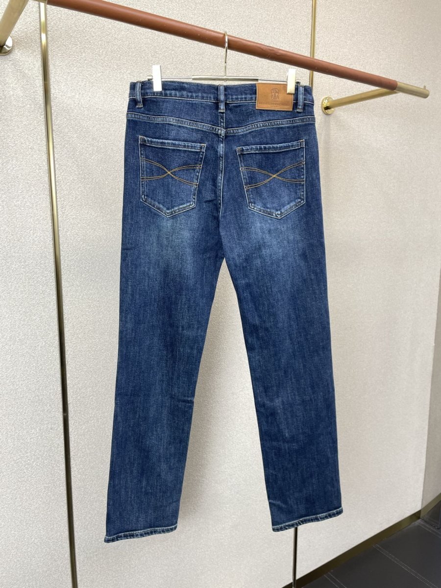 Brunello Cucinelli Jean bleu foncé à surpiqûres croisées sur les poches – Image 3