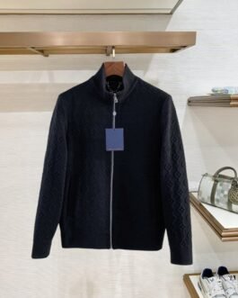 louis vuitton veste zippée en maille jacquard à monogramme discret