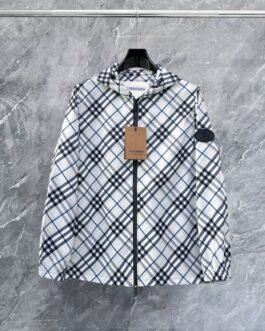 burberry veste coupe-vent à capuche motif carreaux