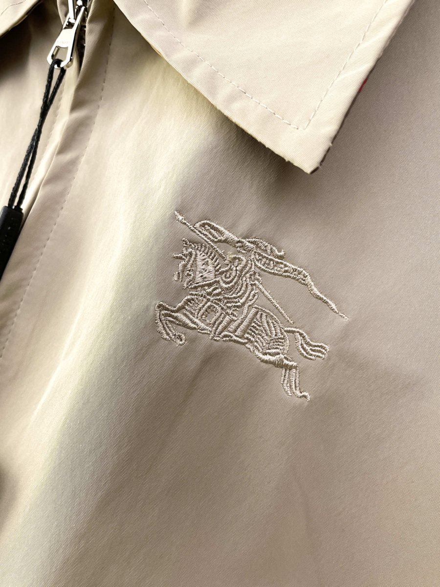 Burberry Blouson léger beige zippé à doublure carreaux – Image 4