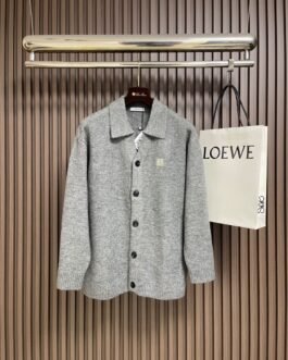 Loewe Cardigan gris à boutons et broderie anagramme