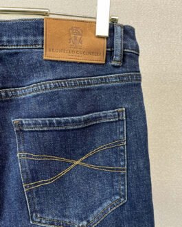 Brunello Cucinelli Jean bleu foncé à surpiqûres croisées sur les poches