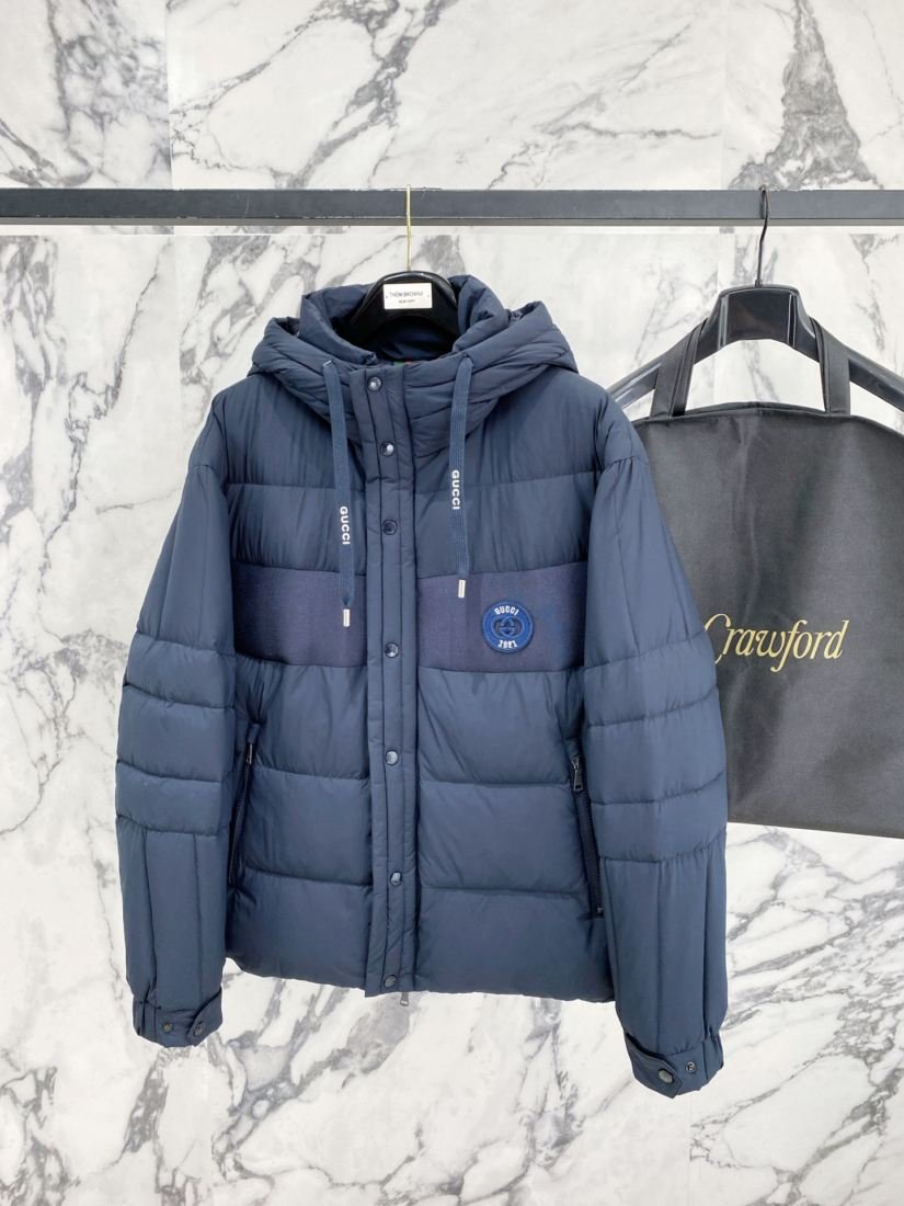 Gucci Doudoune à capuche avec écusson poitrine