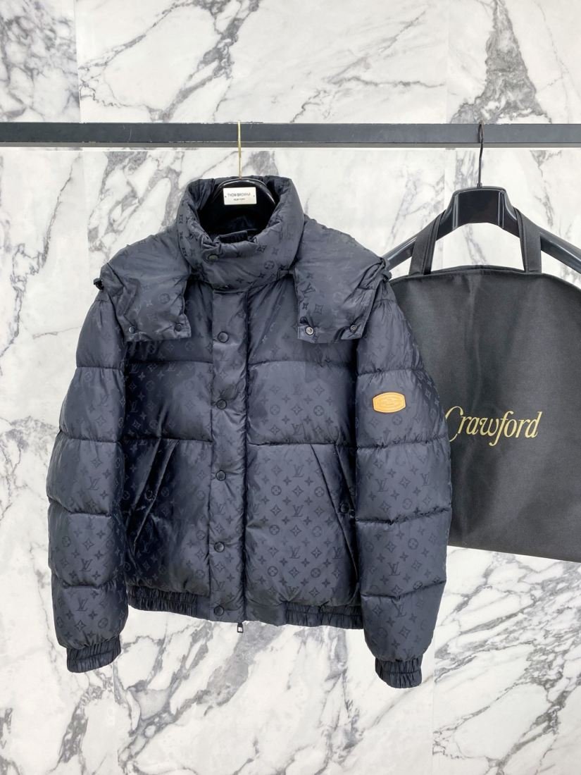 Louis Vuitton Doudoune à capuche et motifs monogramme discrets
