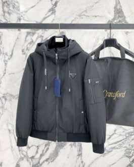 Prada Blouson léger à capuche avec plaque triangulaire