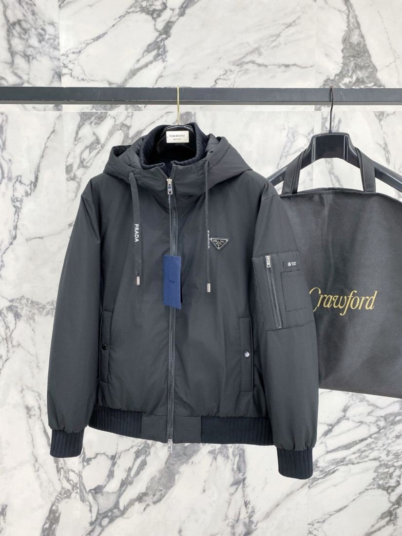 Prada Blouson léger à capuche avec plaque triangulaire