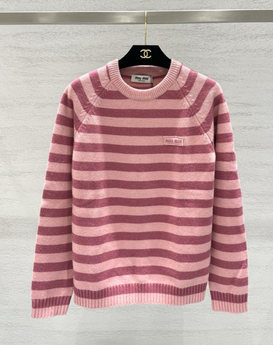 Miu Miu Pull rayé rose à col rond