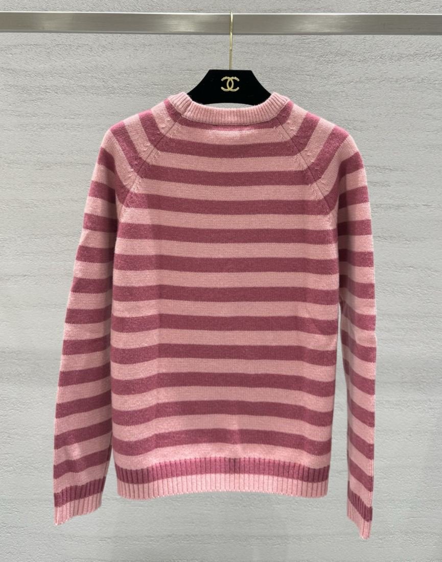 Miu Miu Pull rayé rose à col rond – Image 4