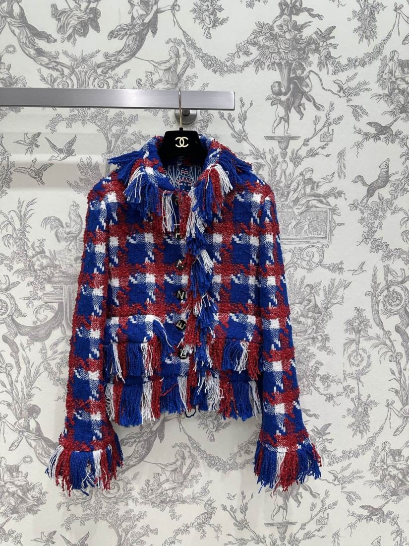 Chanel Veste courte multicolore en tweed effiloché