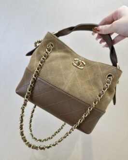 Chanel Sac à main matelassé à anse et chaîne dorée
