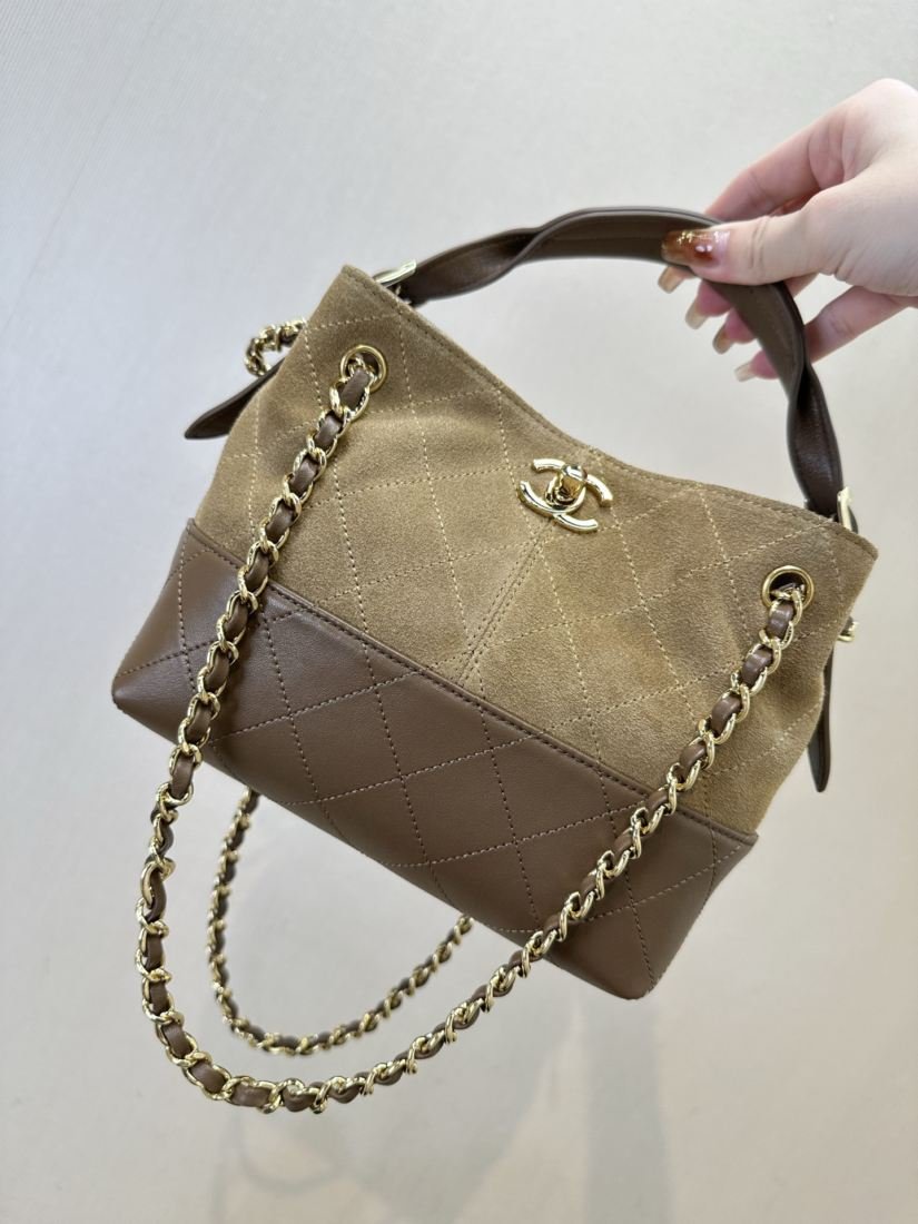 Chanel Sac à main matelassé à anse et chaîne dorée