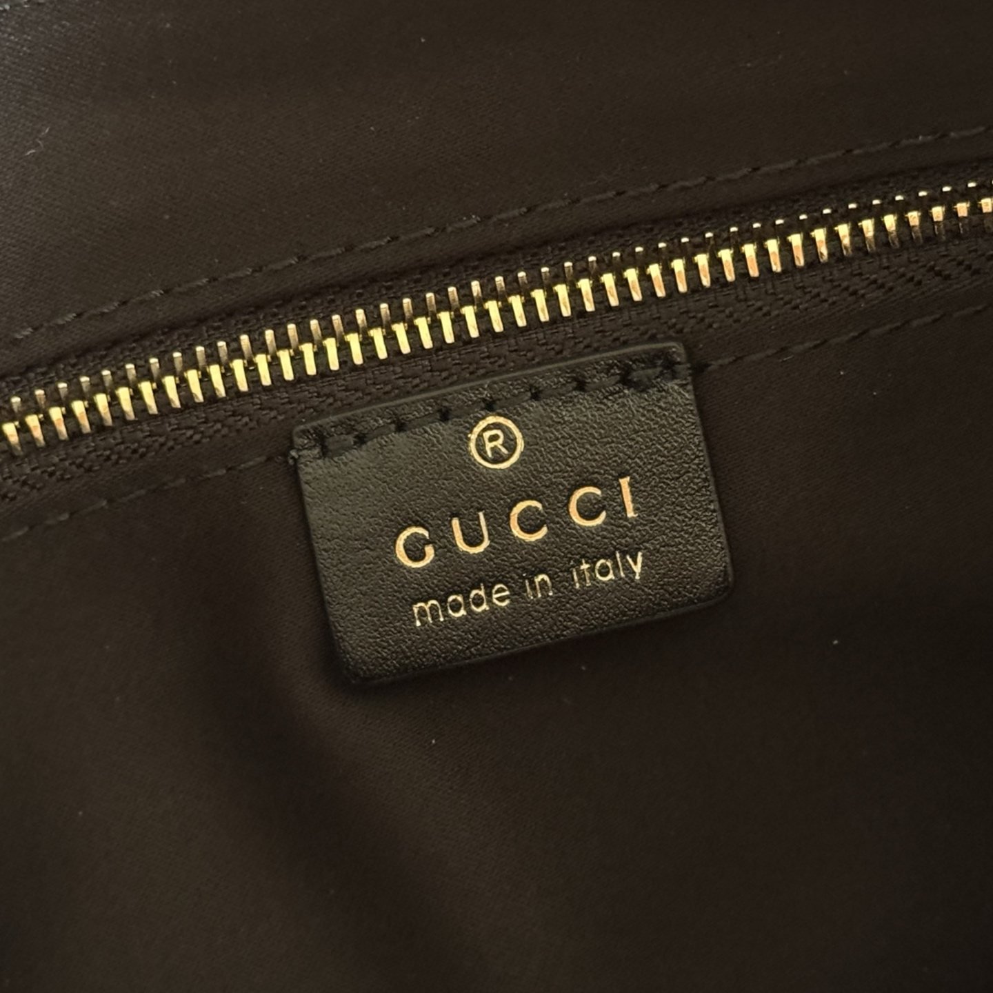 gucci sac hobo compact à mors doré et chaîne - vue 20