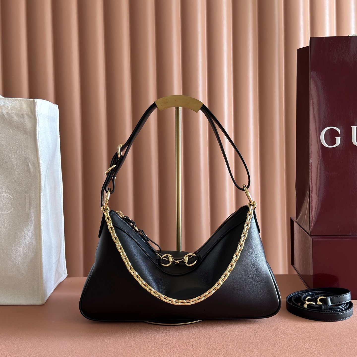 gucci sac hobo compact à mors doré et chaîne