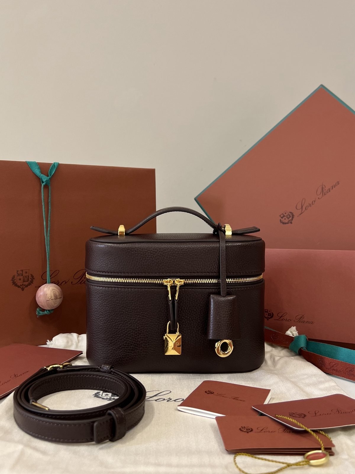 loro piana sac cylindrique porté main à bandoulière amovible - vue 6
