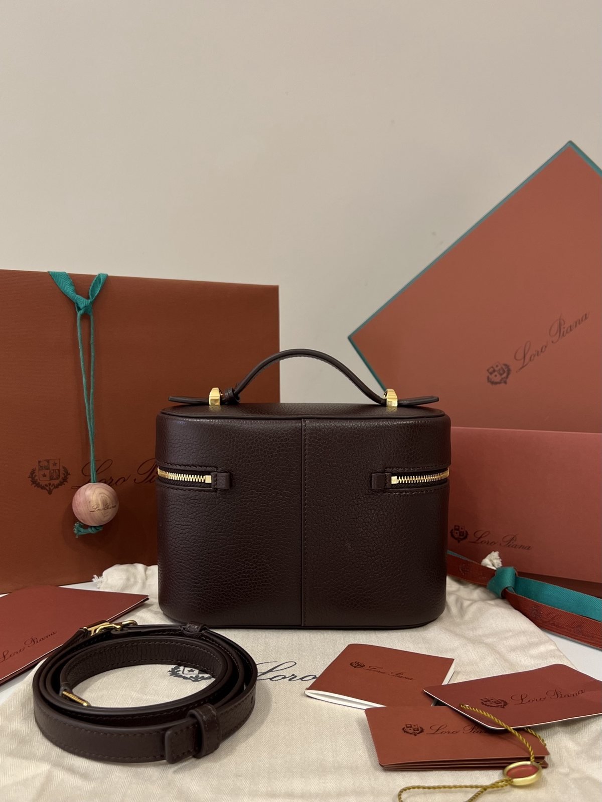 loro piana sac cylindrique porté main à bandoulière amovible - vue 7