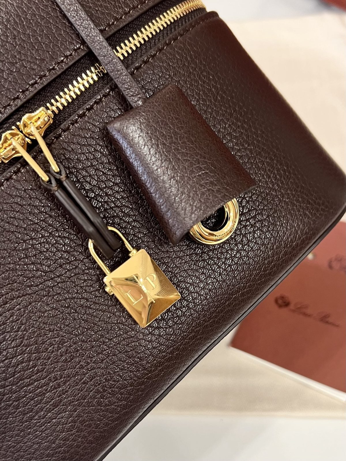 loro piana sac cylindrique porté main à bandoulière amovible - vue 9