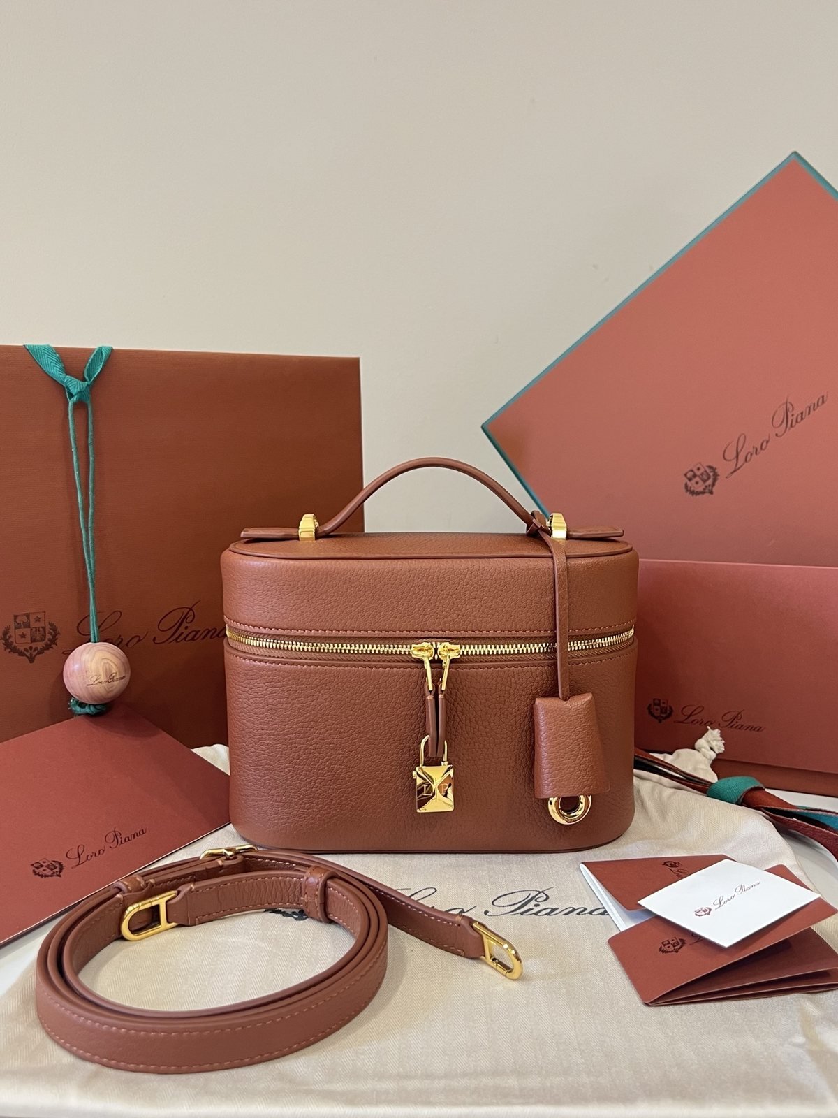 loro piana sac cylindrique porté main à bandoulière amovible - vue 11