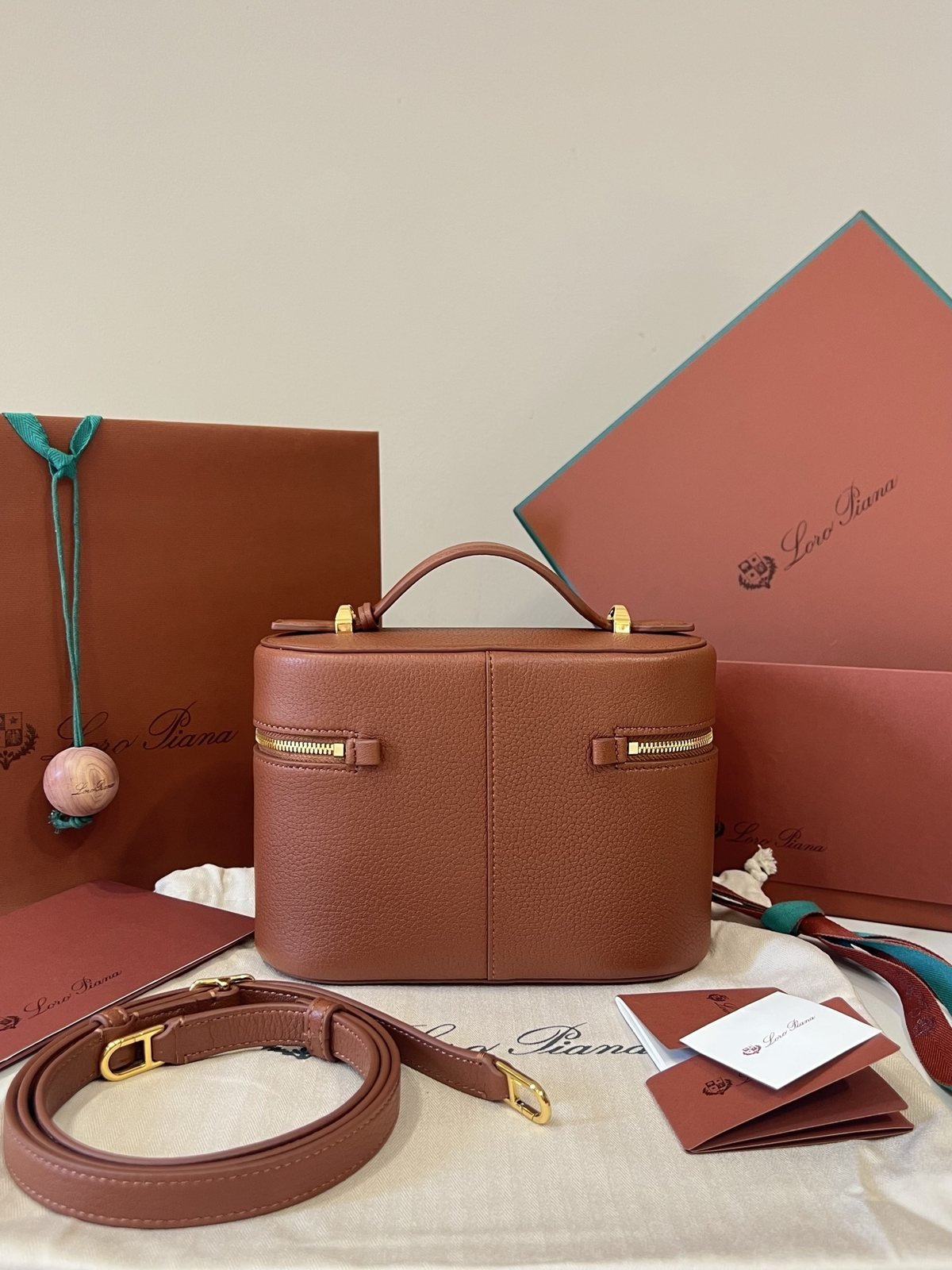 loro piana sac cylindrique porté main à bandoulière amovible - vue 12