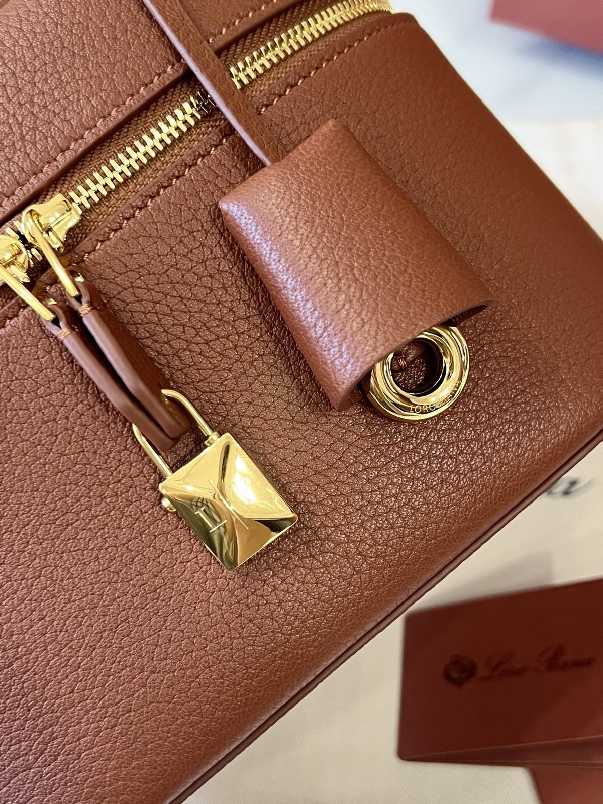 loro piana sac cylindrique porté main à bandoulière amovible - vue 14