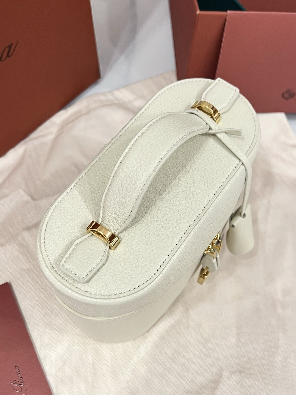 loro piana sac cylindrique porté main à bandoulière amovible - vue 4