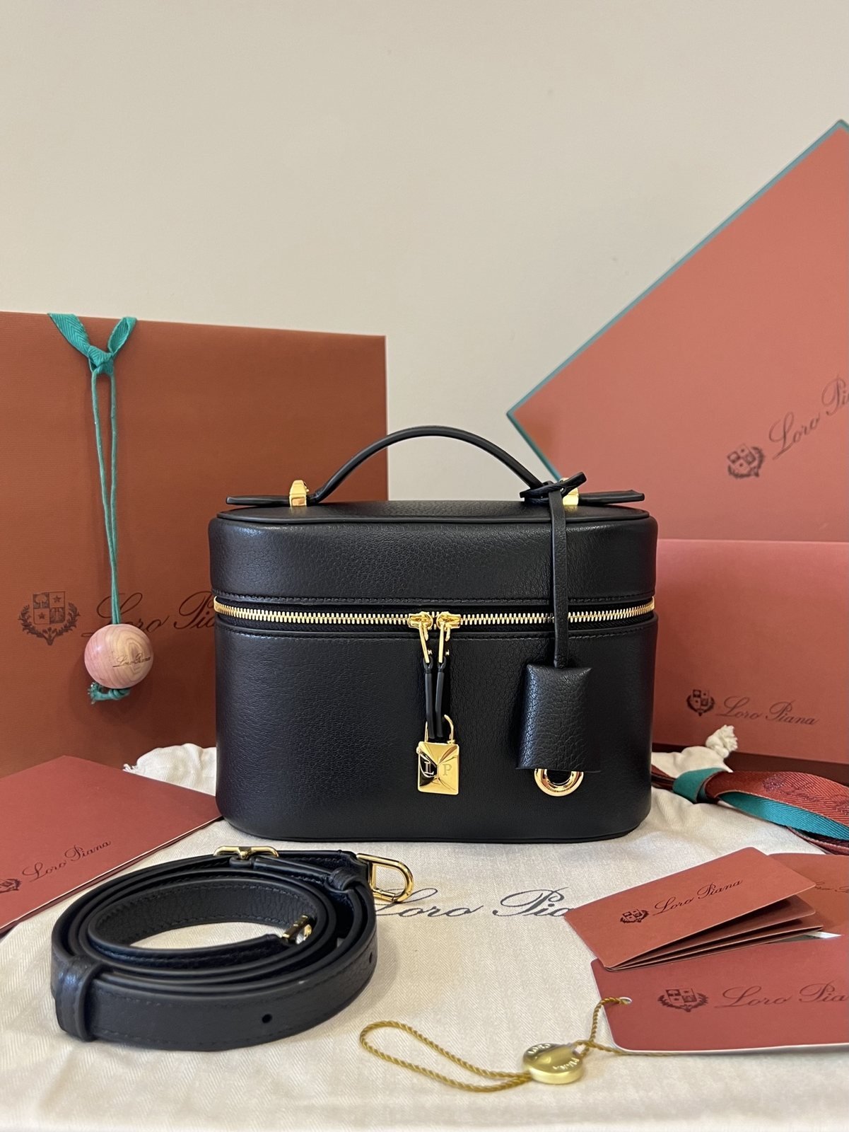loro piana sac cylindrique porté main à bandoulière amovible - vue 16
