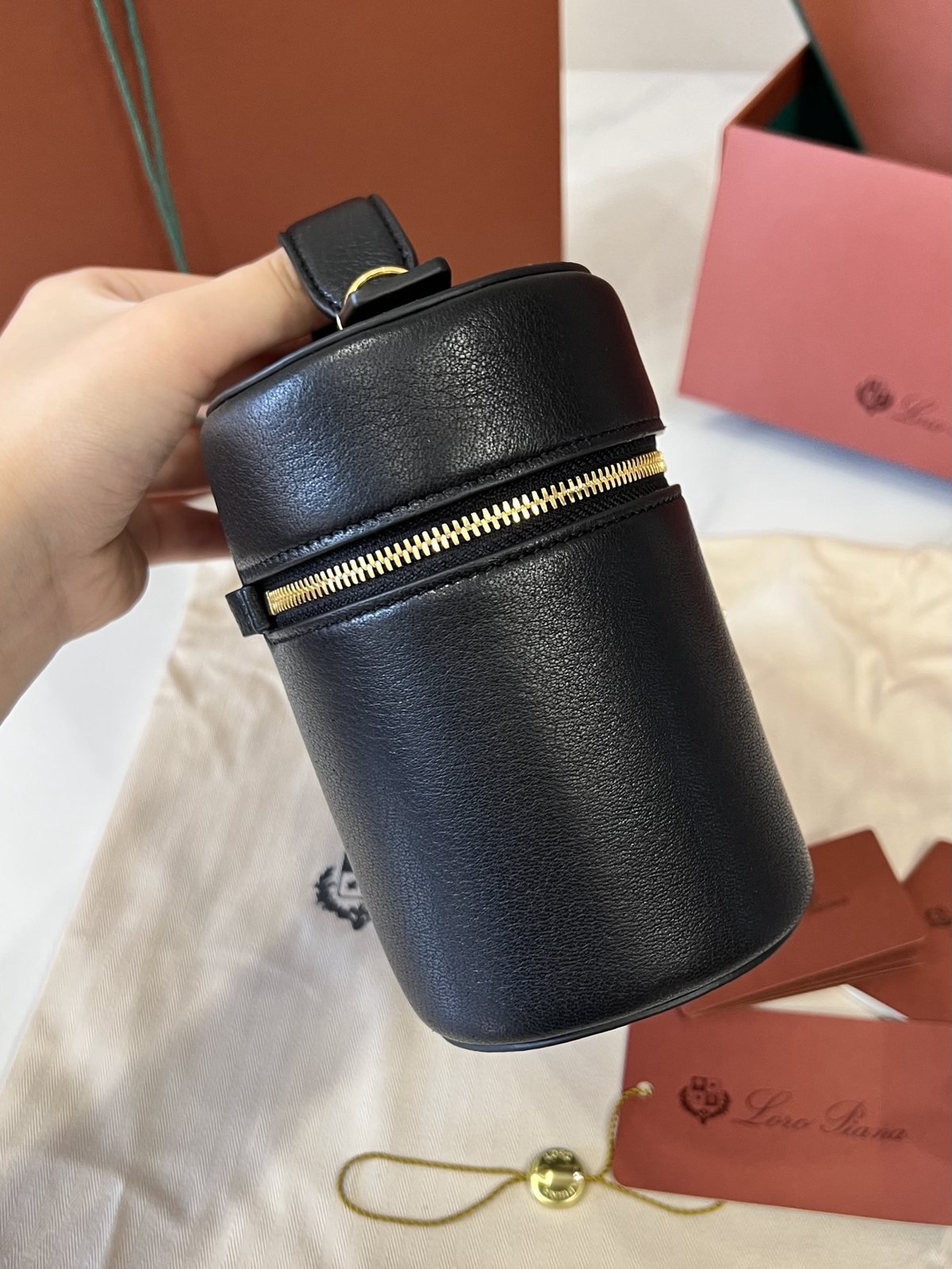 loro piana sac cylindrique porté main à bandoulière amovible - vue 18