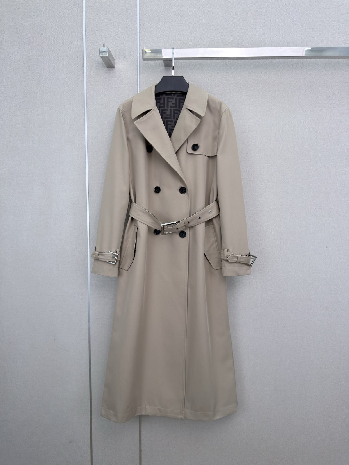 Fendi Trench beige long ceinturé à doublure FF