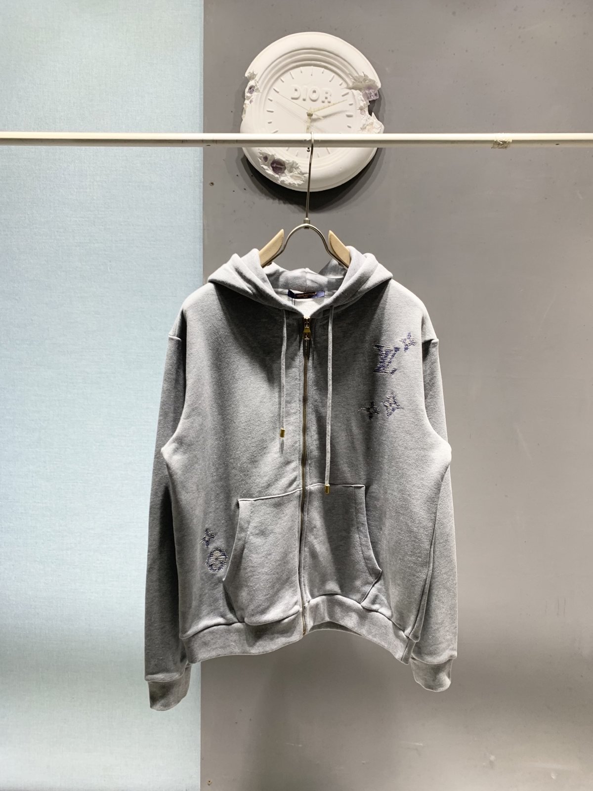 louis vuitton sweat zippé à capuche et monogramme brodé